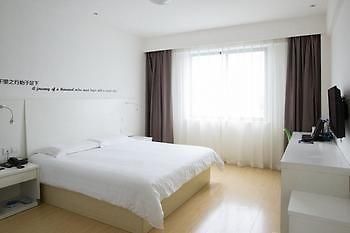 Motel 168 Shanghai Nanhui Huinan Subway Station ภายนอก รูปภาพ