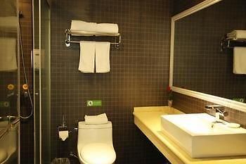 Motel 168 Shanghai Nanhui Huinan Subway Station ภายนอก รูปภาพ