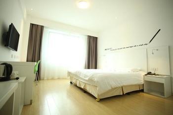 Motel 168 Shanghai Nanhui Huinan Subway Station ภายนอก รูปภาพ